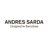 Schwarzer Schriftzug Andres Sarda Designed in Barcelona.